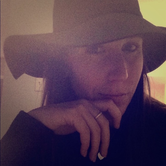 Meet your Posher, Joanie - Picture 1 of 1